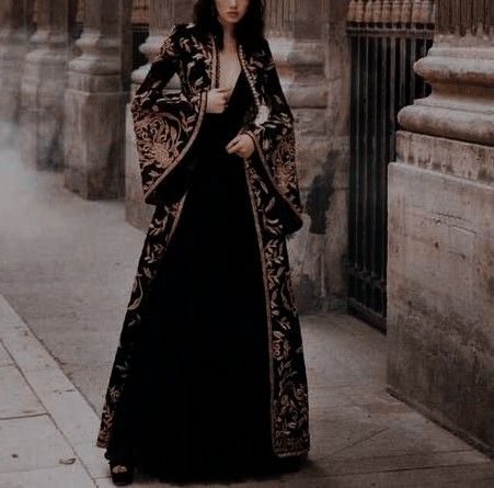 Medieval Queen Dress Black, Black Medevil Gown, Black Fantasy Dress Queens, Dark Fantasy Gown, Fantasy Gowns Warriors, Black Medieval Dress, Queen Outfits Royal, King Of Darkness, Black Fantasy Dress