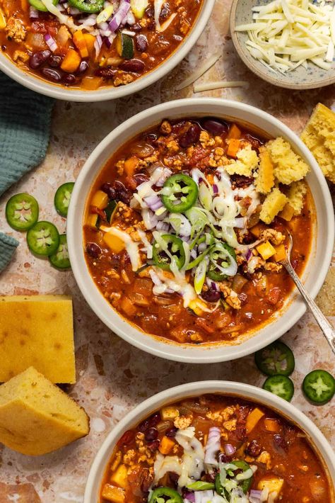 Delicious Dutch Oven Chili Recipe | Begin With Balance Chili Dutch Oven, Dutch Oven Chili Recipe, Dutch Oven Chili, Turkey Chilli, Leftover Chili, Best Dutch Oven, Quinoa Chili, Pesto Tortellini, Chili Toppings