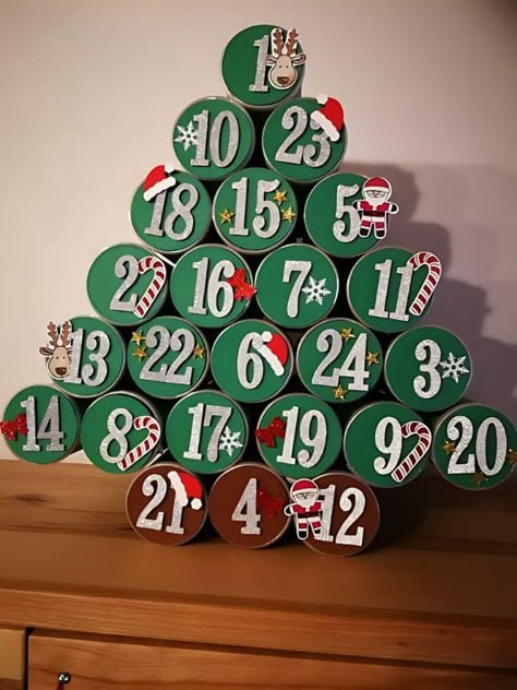 Pringelsdosen Diy, Crafts Using Toilet Paper Rolls, Useful Things To Make, Toilet Roll Christmas, Paper Rolls Diy, Advent Calendar Ideas Diy, Roll Christmas Tree, Christmas Tree Craft, Christmas Advent Calendar Diy