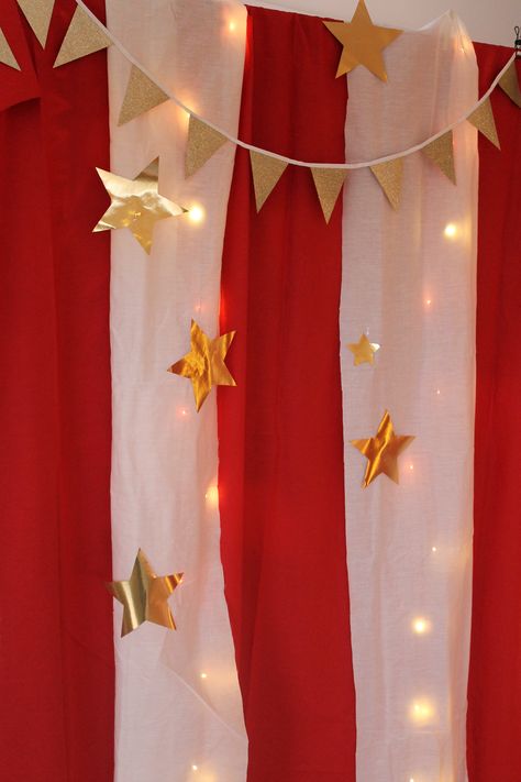 Circus Theme Door Decorations Ideas, Diy Circus Party Decorations, Diy Circus Backdrop, Circus Party Theme Decoration, Diy Circus Sign, Easy Carnival Decorations Diy, Easy Circus Decorations, Big Top Circus Party, Circus Ideas Decoration