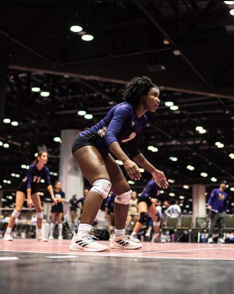 Black Volleyball Players Aesthetic, Volleyball Aesthetic Black Women, Professional Volleyball Aesthetic, Black Volleyball Girl, Volleyball Black Women, Black Volleyball Players, Volleyball Pics, Volleyball Aesthetic, Professional Volleyball