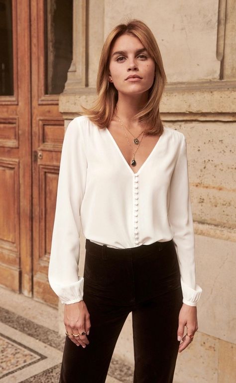 Heloise blouse (Sezane) Sezane Blouse, Elegante Casual, Blouse Outfit, Business Casual Outfits, Fashion Mode, Looks Style, White Blouse, Outfits Casuales, Parisian Style