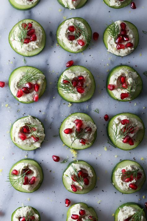 Herb Cashew Cheese and Pomegranate Cucumber Bites | Grain, gluten, & dairy free. Paleo/Whole 30 & vegan friendly. Cucumber Appetizers, Creamed Cucumbers, Party Bites, Healty Dinner, Cucumber Bites, Cashew Cheese, Savory Herb, Veggie Dip, Cashew Cream