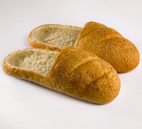 Bread Shoes! Crispy on the outside, soft on the inside! Trendy Shoes For Men, Weird Shoes, Funny Shoes, Spanish Jokes, Retirement Party Ideas, Fun With Food, Spanish Humor, Crumpets, Funny Food