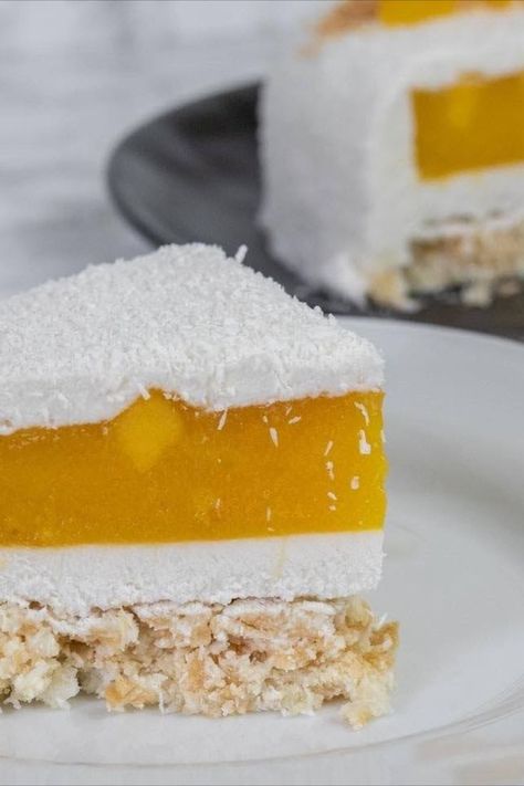 The base is a coconut dacquoise, topped with a coconut and white chocolate crisp. For the insert, a rich mango puree jelly is enrobed in a light flavorful coconut mousse with coconut cream. Coconut Dacquoise, Coconut Cream Uses, Entremet Cake, Chocolate Crisp, Coconut Crunch, Coconut Mousse, Mango Pulp, Mango Cake, Mango Puree