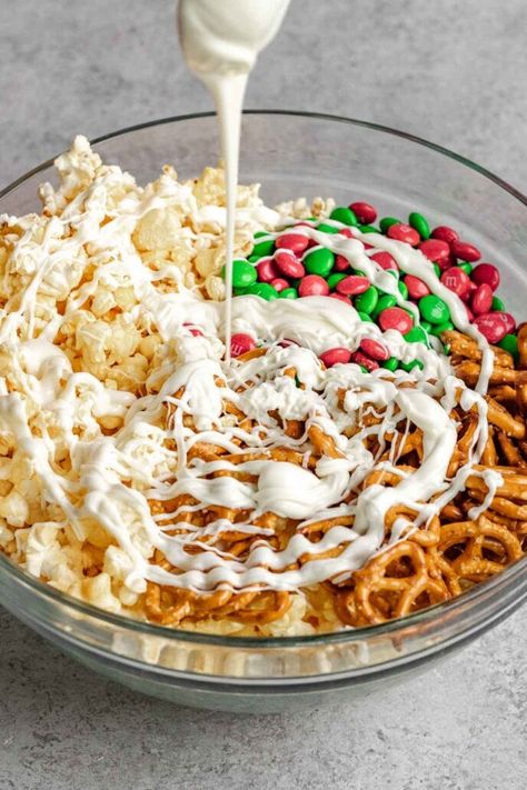 Christmas Popcorn Crunch is an easy holiday snack recipe. Sweet and salty popcorn with white chocolate, pretzels, M&M candies, and sprinkles. Popcorn With White Chocolate, Sweet And Salty Popcorn, White Chocolate Pretzels, Christmas Popcorn, Holiday Snack, Salty Popcorn, Recipe Sweet, Chocolate Pretzels, Pretzels