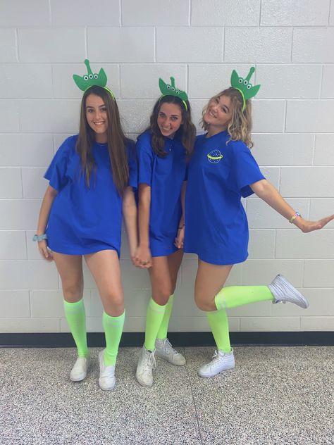 Halloween Costumes For Three Girls Group, Alien Trio Costumes, Hollween Costumes Ideas Group Of 3, Toystory Aliens Costume, Halloween Costumes 2 Girls Friends, Aliens Halloween Costume, Hollween Costumes Ideas For Best Friends, 2 Person Halloween Costumes For Teens, Three Person Costume Ideas