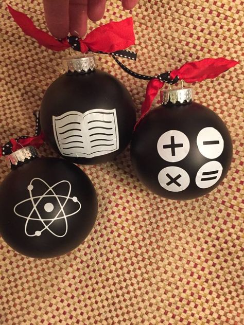 Science Teacher Wreath, Math Christmas Ornaments Diy, Math Ornaments Diy, Chemistry Christmas Decorations, Science Ornaments Diy, Chemistry Ornaments, Teacher Ornaments Diy, Math Ornaments, Science Ornaments