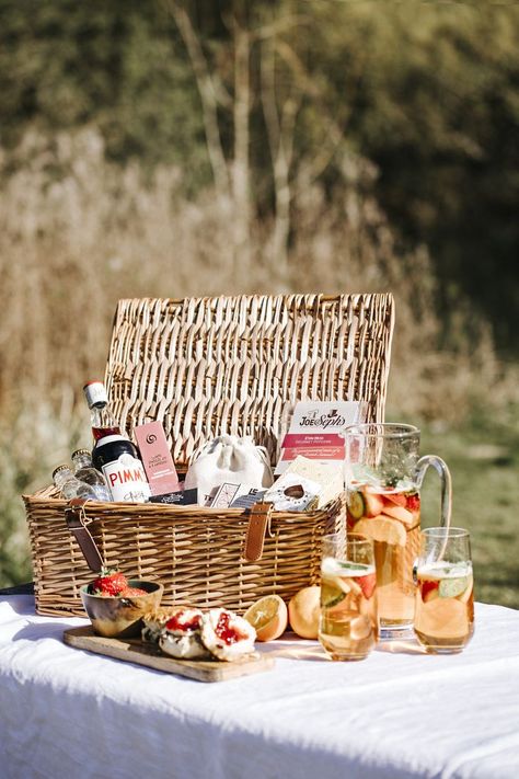 Wicker picnic hamper with Pimm's, scones, jam and sweet treats. Mums Painting, Scones Cream, Themed Picnic, Painting Picnic, Coronation Party, Hamper Baskets, Shoot Concept, Picnic Planning, Hamper Ideas