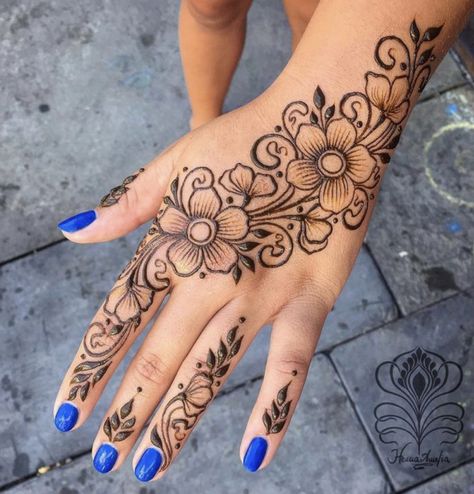 Big Flower Mehendi Designs, Henna Designs Big Flowers, Hand Henna Designs Flower, Easy Flower Henna, Big Henna Designs, Flower Henna Design, Flower Henna Designs, Mehndi Hand, Flowers Henna