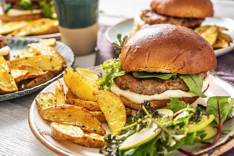 Pork and Apple Burger Pork And Apple Burgers, Whats For Supper, Hygge Food, Burger And Chips, Rosemary Potatoes, Healthy Foods Recipes, Cooking For 1, Dinner Recipes Ideas, Meal Box