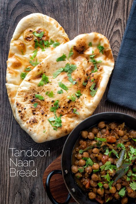 Tandoori Naan Recipe, Tandoori Naan, Tandoor Oven, Fakeaway Recipes, Recipes With Naan Bread, Indian Flat Bread, Food Indian, Flat Breads, Naan Recipe