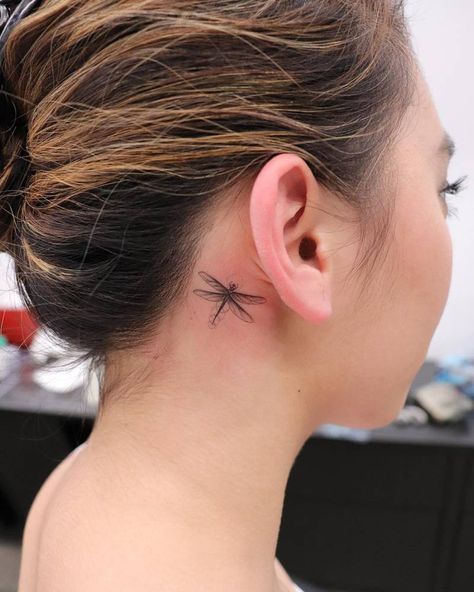 Dragonfly Tattoo Behind Ear, Tattoo Mujer, Tattoo Ear, Firefly Tattoo, Small Dragonfly Tattoo, Behind Ear Tattoos, Tattoo Behind Ear, Dragonfly Tattoo Design, Back Of Shoulder Tattoo