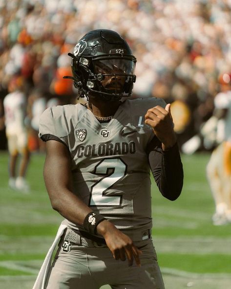 D1 College Football Offers, Tuff Football Pics, Shedeur Sanders Wallpaper, Nfl Photography, Gridiron Gang, Shedeur Sanders, Colorado Buffaloes Football, College Football Art, Hard Photos