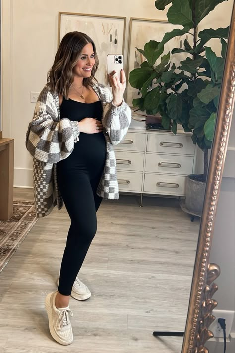 Maternity Night Out Outfit Winter, Pregnant Winter Outfits Casual, Pregnancy Bodysuit Outfit, Pregnant Easter Outfit, Going Out Maternity Outfit, Trendy Maternity Outfits Winter, Cute Winter Pregnancy Outfits, Business Casual Outfits Pregnant, Cozy Maternity Outfits