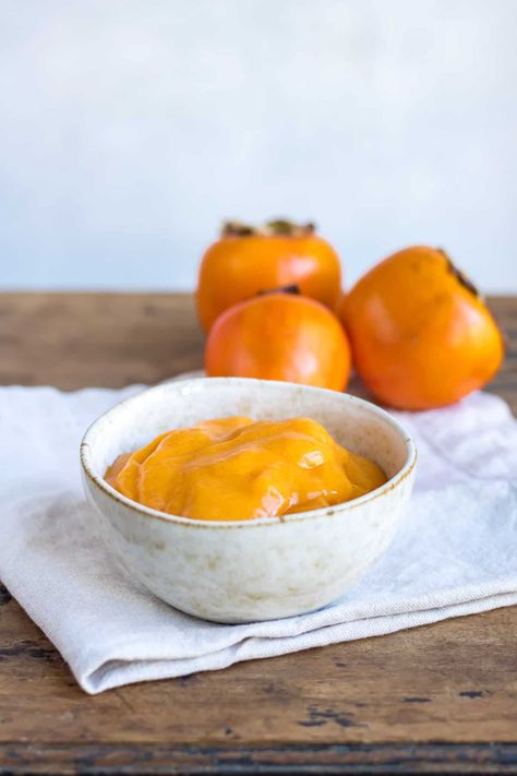 This homemade Persimmon Pulp recipe shows you how to make a sweet puree using persimmons. Use this pulp for baby food, baking recipes, or add it to a smoothie for a healthy dose of immune-boosting vitamin C. Persimmon Jelly Recipe, Persimmon Jelly, Wild Persimmon, Persimmon Pulp, Persimmon Pie, Sunday Supper Ideas, Preserving Fruit, Persimmon Tree, Fall Sweets