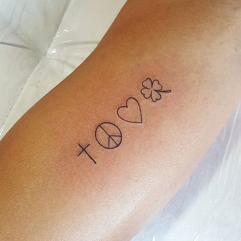 Clover Tattoos, Tattoo Minimalist, Omerta Tattoo, Tattoo Zeichnungen, Geniale Tattoos, Delicate Tattoo, Sunflower Tattoos, Cool Small Tattoos, Tattoo Feminina