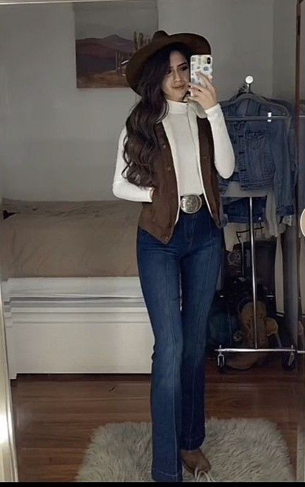 Cowgirl Style Outfits Winter, Ranchero Outfits Women, Ootd Vaquero, Wallen Concert Outfit Ideas, Rancho Outfits, Morgan Wallen Concert Outfit Ideas, Morgan Wallen Concert Outfit, Traje Cowgirl, Outfit Vaquero