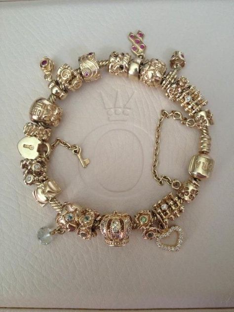 Gold Pandora Bracelet, Pandora Bracelet Charms Ideas, Xoxo Jewelry, Pandora Bracelet Designs, Pandora Inspiration, Dope Jewelry Accessories, Wrist Jewelry, Luxe Jewelry, Gold Armband