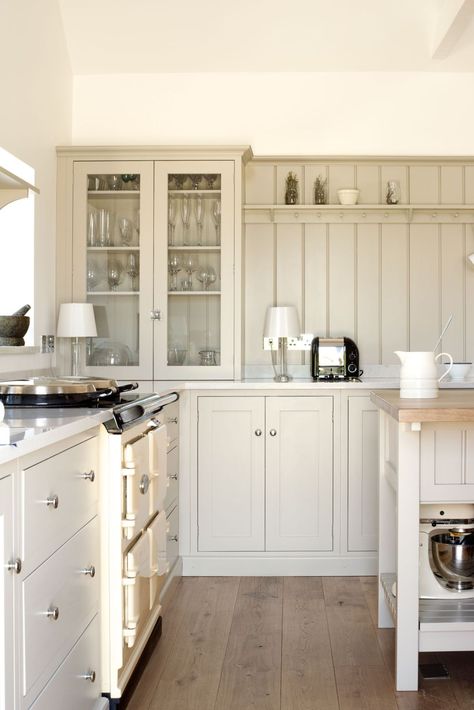 13 cream kitchen ideas that prove beige is back | Real Homes Barn Kitchen, Beadboard Backsplash, Devol Kitchens, Cream Kitchen, Herringbone Backsplash, Neutral Kitchen, Shaker Style Kitchens, Casa Country, Kitchen Colour Schemes