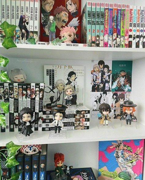 Bsd Manga Collection, Aesthetic Manga Collection, Manga Organization Ideas, Manga Collection Room Aesthetic, Manga Room Aesthetic, Manga Shelf Aesthetic, Manga Shelf Ideas, Manga Room Decor, Anime Organization