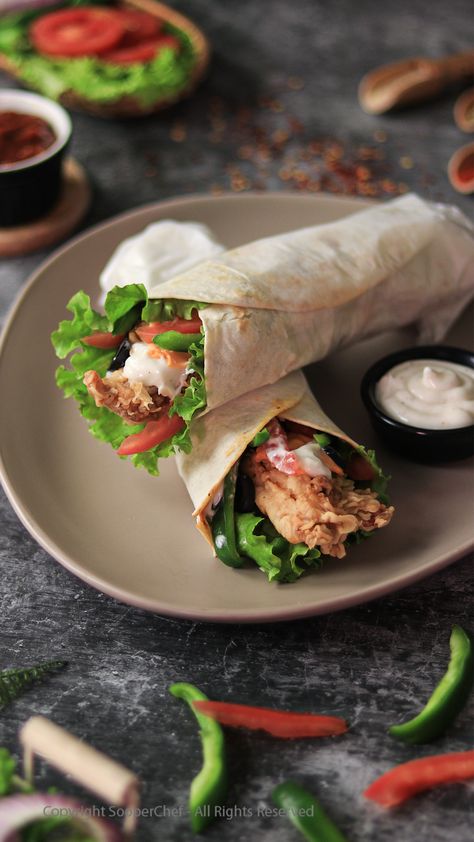 Wraps Photography Food Styling, Chicken Wraps Photography, Tortilla Photography, Mayo Sauces, Twister Recipe, Wraps Photography, Wrap Photography, Crunchy Chicken, Chicken Chunks