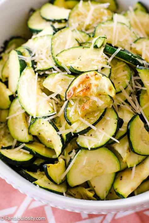 UMM... YUM! Cooking zucchini in the air fryer was so easy and even more tasty than cooking it on the stove! #air #fryer #zucchini #fries #chips #best #parmesan Grilled Chicken Side Dishes, Lasagna Side Dishes, Vegetarian Fried Rice, Air Fryer Zucchini, How To Cook Zucchini, Side Dishes For Chicken, Mint Salad, Air Dryer, Zucchini Fries