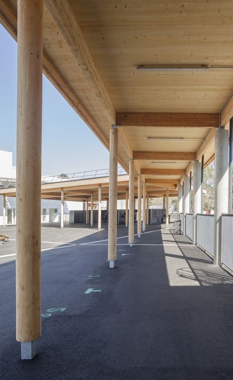 Nouveau Collège de l’Estérel – BBGArchitectes Classe College, Photo Classe, College Photo, College Wallpaper, Photo Recreation, High School Life, Pergola, Outdoor Structures, Wattpad