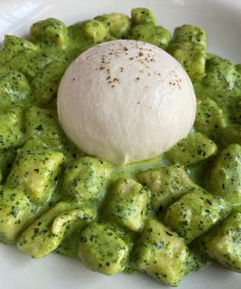 nyceeeeeats on Instagram: "Pesto gnocchi topped with burrata #eaaats #nyceeeeeats #eatingfortheinsta // creds to @3.girls.1.plate" Dishes With Burrata, Gnocchi Burrata, Healthy Pesto Pasta, November Food, Pasta Burrata, Angelina Core, Gnocchi Pesto, Italian Gnocchi, Pesto Gnocchi