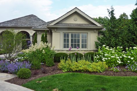 Thyme Landscaping, French Country Garden Landscaping, French Country Backyard, Full Sun Landscaping, French Country Landscaping, Classical Garden, Front Yard Plants, Modern Front Yard, Small Front Yard