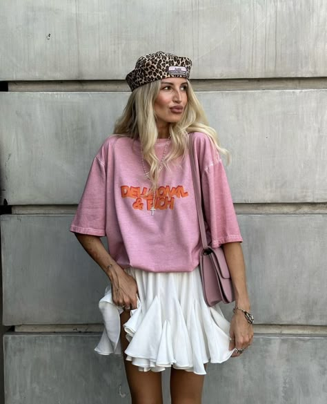 Hot Summer Day Outfit, Style Roots, Look Festival, Italy Outfits, White Mini Skirt, Neue Outfits, Looks Street Style, Italian Outfits, White Skirt