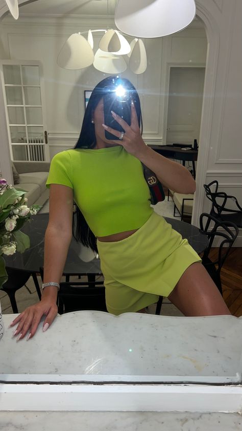 Lime Green And Yellow Outfit, Lime Green Skirt Outfit Summer, Lime Green Skirt Outfit, Lime Green Outfit, Beach Chic Outfit, Lime Green Outfits, Green Skirt Outfits, Lime Green Skirt, Skort Outfit