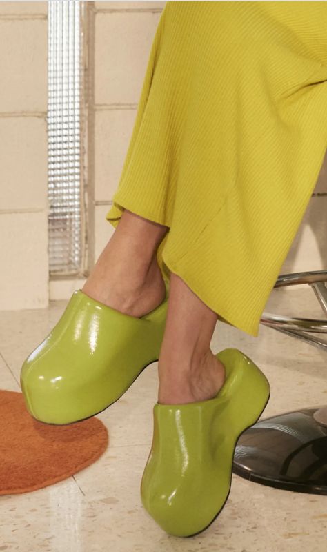 2022 Fashion Show, High Heel Sandals Platform, Shoes Boots Timberland, Runway Shoes, Ugly Shoes, Funky Shoes, Simon Miller, 2022 Fashion, Shoe Show