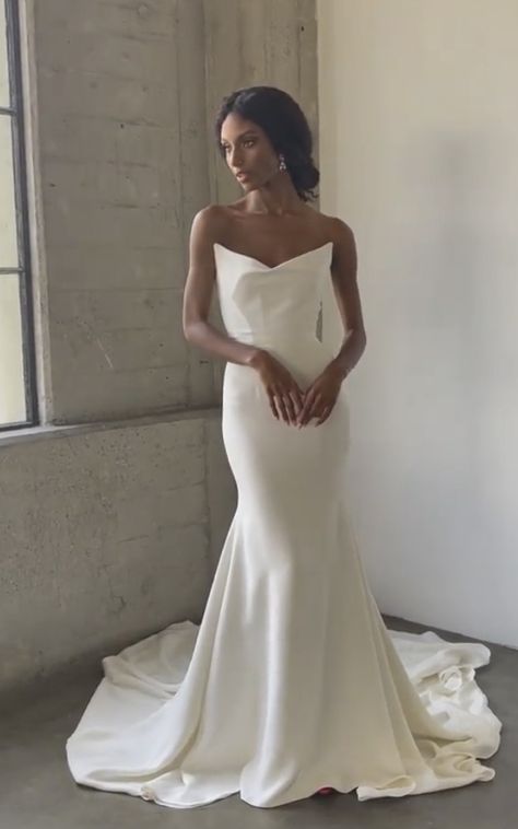 Square Strapless Wedding Dress, Pointy Strapless Wedding Dress, Wedding Dress Bandeau, Square Neck Wedding Dress Strapless, Modern Strapless Wedding Dress, Wedding Dresses With Skirt Attachment, Strapless Silk Wedding Dress, Simple Elegant Wedding Dress Classy, Simple Fitted Wedding Dress