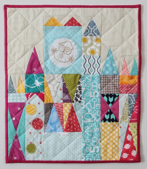 Macaron Quilts: It's a Small World Mini Disney Quilt Patterns Free, Disney Quilt Patterns, Disney Quilts Ideas, Small World Quilt, Disney Quilts, It’s A Small World, Disney Quilt, Mini Quilt Patterns, Picnic Quilt