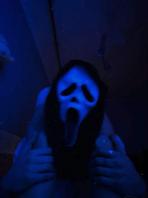 Pictures Of Ghost Face, Hot Ghostface Pfp, Ghostface Boyfriend, Ghost Face Couple Photoshoot, Ghostface Couple Pics, Scream Couple Pictures, Scream Mask Couple, Ghostface X Y/n, Horror Couples