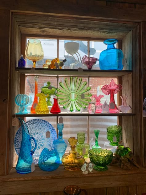 colored glass collection Rainbow Vintage Glassware, Colorful Vases Decor, Colorful Glass Plates, Colored Glass Decor, Glass Bottle Collection, Rainbow Glass Display, Colored Glassware Display, Vintage Glass Display Ideas, Colored Glass Plates