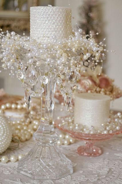 - Cris Figueired♥ Crystal Table Decor, Pink Shabby Chic Bedroom, Shabby Chic Decorating, Romantic Candle, Chic Christmas Decor, Chic Candles, Shabby Christmas, Pearl Decorations, Romantic Candles