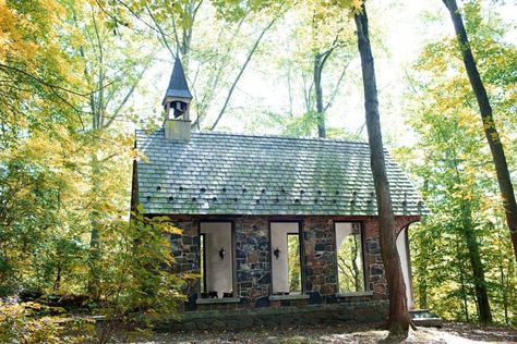 Guest House Cottage, Private Chapel, Chapel In The Woods, Wealthy Family, Old Country Churches, Church Pictures, Cathedral Architecture, Take Me To Church, Sacred Architecture