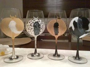 DIY idea  too cute #diyhorse #horsewineglasses #diyprojects Horseshoe Crafts, Wine Glass Crafts, Wine Glass Art, Equestrian Decor, Horse Crafts, Horse Diy, Painting Glassware, Horse Decor, Painted Wine Glasses