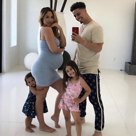 The Ace Family’s Instagram profile post: “Ahhh now I just can’t wait for family pictures with baby boy 😭💙” Family Pictures With Baby, Ace Family Wallpaper, The Ace Family, Henry Danger Nickelodeon, Family Wallpaper, Catherine Paiz, Mom Goals, Maternity Photoshoot Outfits, Pretty Pregnant