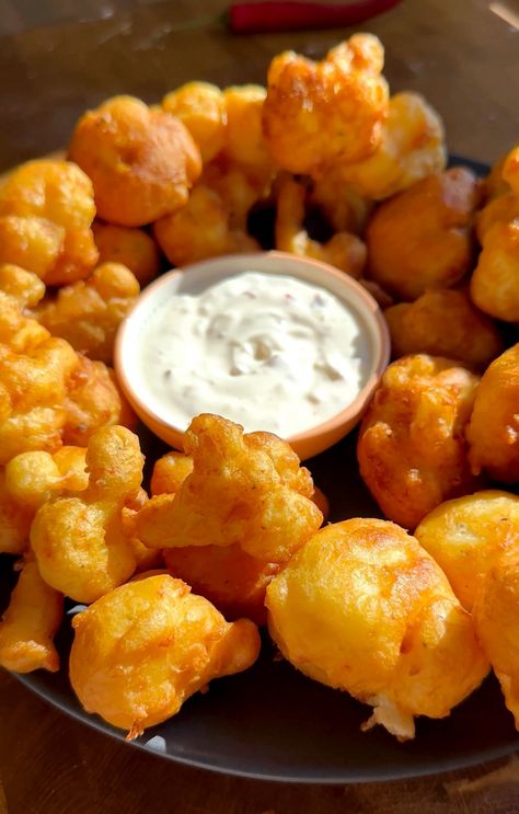 Crispy Cauliflower Nuggets Cauliflower Batter Recipe, Crispy Baked Cauliflower Bites, Deep Fried Cauliflower Recipes, Fried Cauliflower Recipes, Fried Cauliflower Bites, Tempura Cauliflower, Deep Fried Cauliflower, Baked Cauliflower Recipe, Baked Cauliflower Bites