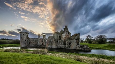 Caerlaverock Castle, Hey Day, Castle Exterior, Best Bucket List, British Castles, Victorian Age, Castle Scotland, Castle Mansion, Rules And Regulations