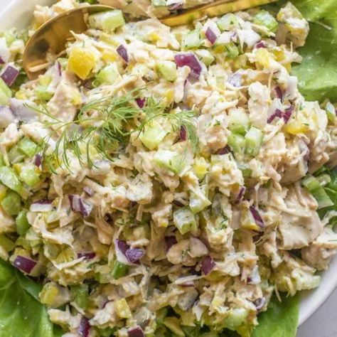 Dill Pickle Canned Chicken Salad (Low Carb!) - Little Pine Kitchen Pickles Red Onions, Canned Chicken Salad, Recipe With Dill, Canned Chicken Salad Recipe, Salad Low Carb, Greek Yogurt Chicken Salad, Chicken Salad Sandwich Recipe, Yogurt Chicken Salad, Salad Jar Recipe