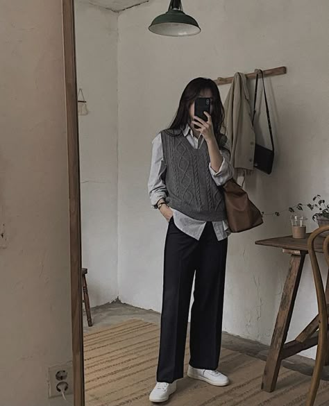 Business Casual Asian, Slacks Outfit, Casual College Outfits, Fashion Top Outfits, Everyday Fashion Outfits, Classy Work Outfits, Easy Trendy Outfits, Stylish Work Outfits, Simple Trendy Outfits