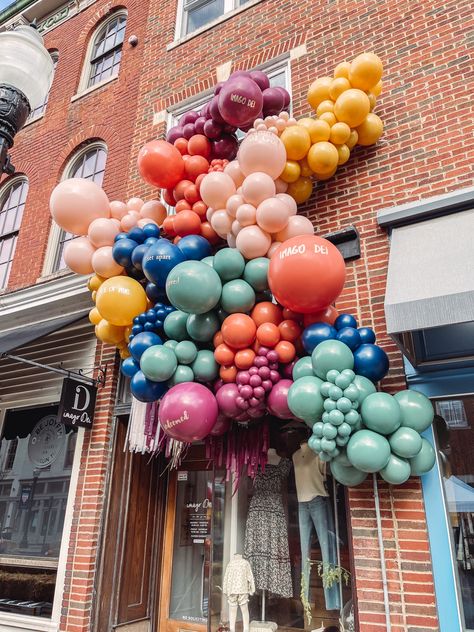 Large Balloon Garland, Light Up Words, Smash Cake First Birthday, Party Activities Kids, Balloon House, Garland Backdrops, Yellow Balloons, Balloon Pop, Balloon Installation