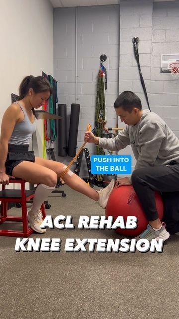 Dr. Wesley Wang, PT, DPT on Instagram: "💥𝐀𝐂𝐋 𝐑𝐞𝐡𝐚𝐛 - 𝐊𝐧𝐞𝐞 𝐄𝐱𝐭𝐞𝐧𝐬𝐢𝐨𝐧💥 👉 𝐅𝐑𝐄𝐄 𝐀𝐂𝐋 𝐑𝐞𝐭𝐮𝐫𝐧 𝐓𝐨 𝐒𝐩𝐨𝐫𝐭 𝐆𝐮𝐢𝐝𝐞 - 𝟖 𝐂𝐫𝐢𝐭𝐢𝐜𝐚𝐥 𝐊𝐞𝐲𝐬 𝐓𝐨 𝐒𝐀𝐅𝐄𝐋𝐘 𝐑𝐞𝐭𝐮𝐫𝐧 𝐓𝐨 𝐒𝐩𝐨𝐫𝐭𝐬 𝐀𝐟𝐭𝐞𝐫 𝐀𝐂𝐋 𝐒𝐮𝐫𝐠𝐞𝐫𝐲 𝐋𝐢𝐧𝐤 𝐢𝐧 𝐛𝐢𝐨! 🙋One of the foundational components of ACL rehab is getting full active extension back. NO EXCEPTIONS. This sets ACL patients up for long term success. 🙋I push my patients to work on it frequently after ACL surgery. I emphasize spending more time on regaining full extension because if the knee the can’t fully extend, they will never get full quad strength back. 💪 Here is a knee extension exercise I recently started trying. This variation has a double cue as she has to kick into the ball and pull down again Acl Rehab Exercises, Acl Recovery Exercises, Athletic Therapy, Knee Ligament Injury, Acl Knee, Acl Rehab, Acl Recovery, Knee Ligaments, Acl Surgery