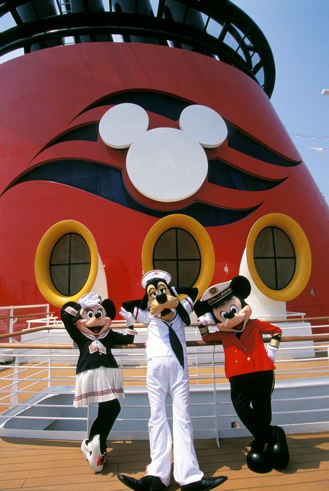 Disney Cruise Pictures, Disney Cruise Ship, Disneyland Characters, Disney Characters Costumes, Disney Dream Cruise, Disney Cruise Vacation, Disney Cruise Ships, Disney Ships, Cruise Pictures