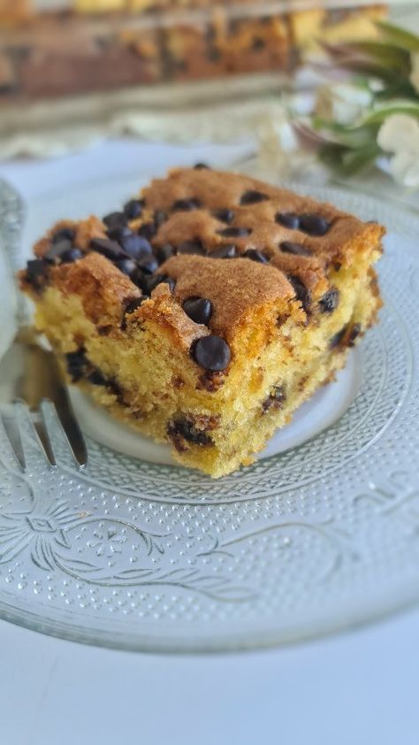 Choc Chip Cinnamon Cake Recipe https://resepmamiku.com/en/choc-chip-cinnamon-cake-the_kitchen_girl Choc Chip Cake Recipe, Choc Chip Cake, Cinnamon Cake Recipe, Cinnamon Cake Recipes, Cinnamon Baking, 3 Cake, Cinnamon Cake, Butter Milk, Melting Chocolate Chips