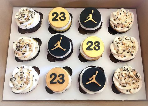 Michael Jordan Cupcakes Michael Jordan Cupcakes, Nike Cupcakes, Jordan Cupcakes, Michael Jordan Cake, Smash Chocolate, Jordan Cake, Basketball Birthday Cake, Basketball Themed Birthday Party, Basketball Cupcakes